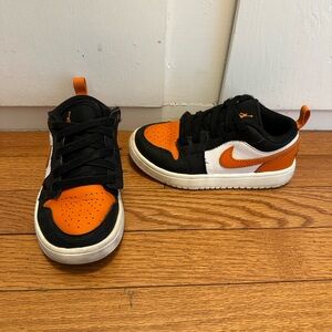 Kids' Low-Top Jodan Sneakers in Orange/Black 11C